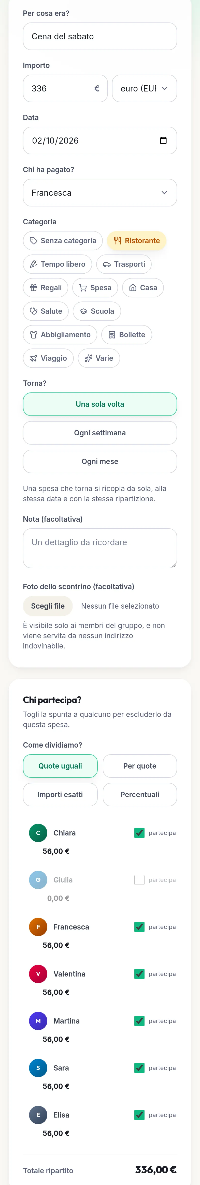 Modulo di spesa di Kotisso sul telefono: «Cena del sabato», 336 €, pagata da Francesca, categoria Ristorante, «Una sola volta». Sotto «Chi partecipa?», «Quote uguali»: Giulia non selezionata, a 0,00 €; Chiara, Francesca, Valentina, Martina, Sara ed Elisa a 56,00 € ciascuna; totale ripartito 336,00 €.